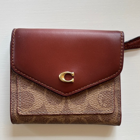 Mila Small Flap Wallet In Signature Canvas - NEW - Picture 1 of 3